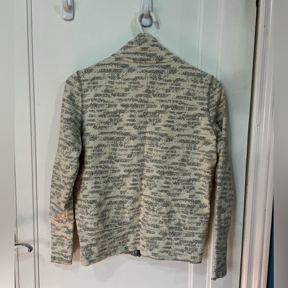 Zyia - zip up activewear jacket - Picture 2 of 3